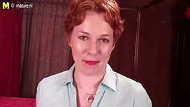 Mamãe excitada foi pega enquanto se masturbava