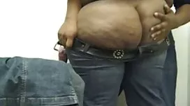Cadela loira Curvy dominando uma lésbica adolescente