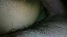 Plug anal ruiva esguichando na webcam
