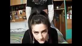 Petite teen pronto para esse dildo gigante