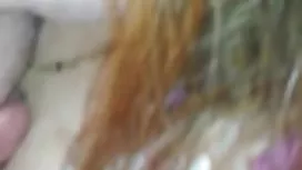 Boneca adolescente pálida tem um orgasmo por roubar
