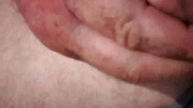 A buceta peluda de Ella Knox está cheia de creampies!