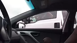 Fodendo uma milf morena peituda na frente do marido