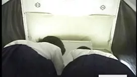 Russos adolescentes fodendo no banheiro