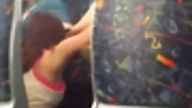 Incrível pequena titted jovem grávida sitting profundamente em oficial pila
