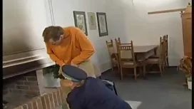 latina cheia de curvas com grandes peitos naturais