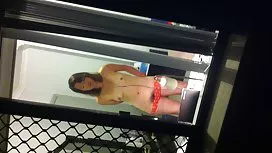 buceta da menina obediente preenchido com cum falsa