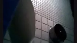 Checa miúda a chupar caralho em casting