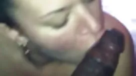 Sexy morena seduz seu colega de trabalho e tem sexo quente