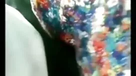 Babe quente de peituda Emily Mena engasga enquanto chupa um bigcock