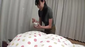 Amadora gordinha peituda chupando seu pequeno pau de namorados