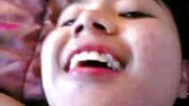 Boca da menina árabe brutalmente castigada
