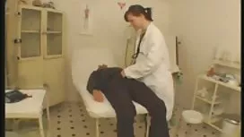 Amador loira peituda chupa então fode