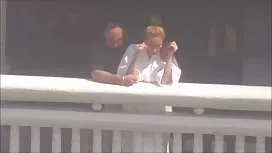 GF peituda dá boquete agradável e fodido em POV