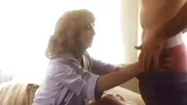 Peituda loira oleada, a foder massagem