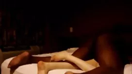 Quer dizer lésbicas fodendo seu amigo com um strapon