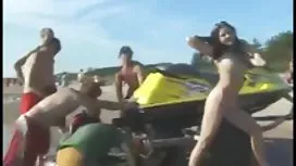 Filho tesão é atraído para sua madrasta
